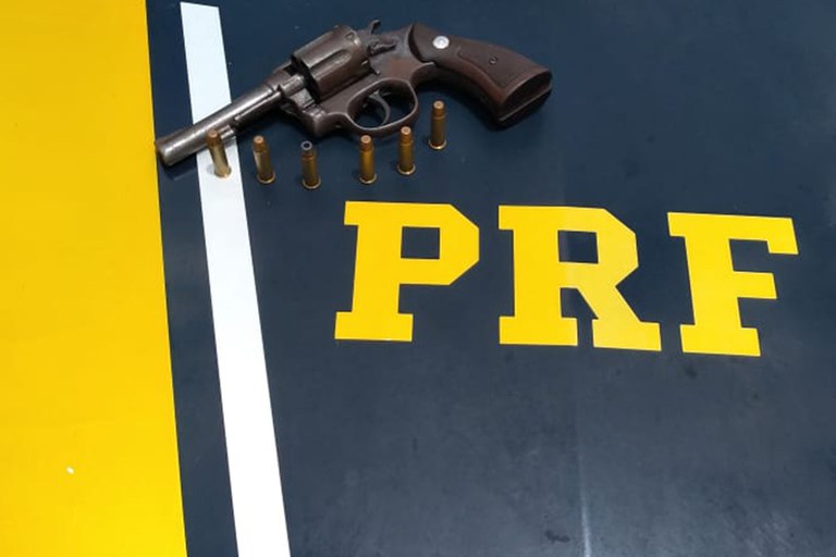 Arma apreendida pela PRF.