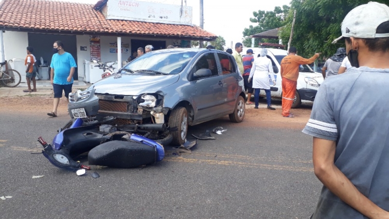 Acidente de moto e carro