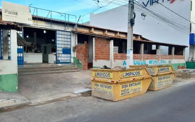 Reforma tem o objetivo de oferecer mais conforto, higiene e segurança para os permissionários e a população.