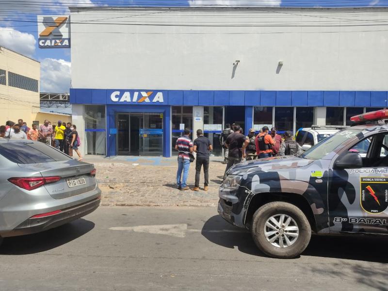 Caixa no Dirceu.