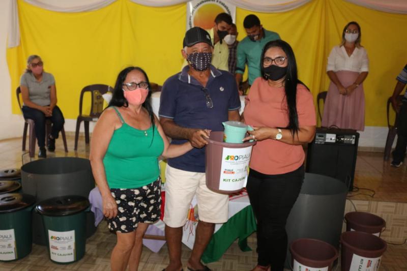 Entrega de kits cajuina