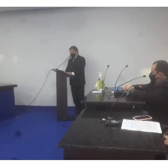 Prefeito Gustavo Medeiros do Democratas em discurso 