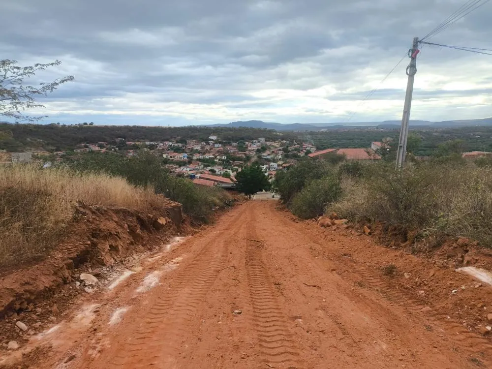 Ação melhrou a trafegabilidade e acesso a via.