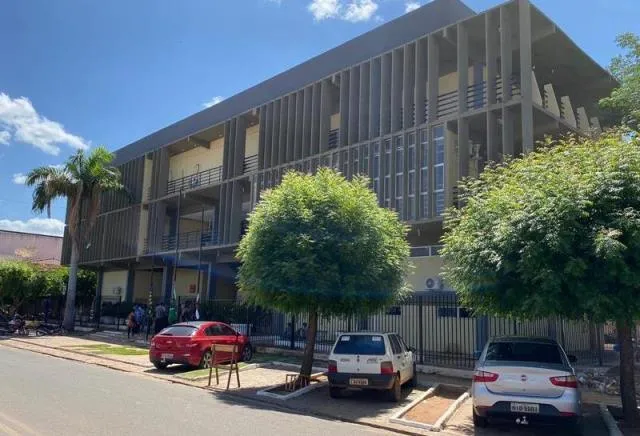 Sede da Prefeitura de Picos (Foto: Isael