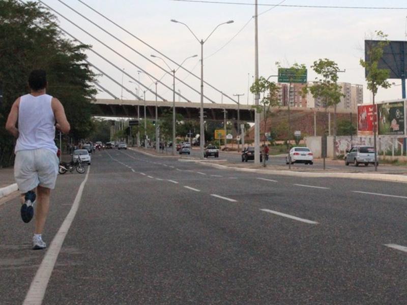 Avenida Raul Lopes, na Zona Sudeste de Teresina — Foto: Pedro Santiago/G1