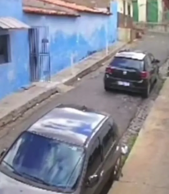 Joalheria é assaltada no Centro de Picos e Polícia Militar pede ajuda para localizar os suspeitos 