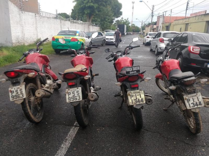Polícia Militar prende suspeitos roubar e clonar motos para revender nas redes sociais, em Teresina — Foto: Polícia Militar