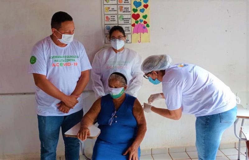 Prefeito Lécio Gustavo e equipe da Saúde