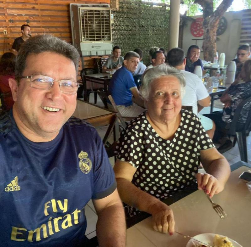 Coronel Viana ao lado de sua mãe Dona Jesus- Foto : Arquivo pessoal