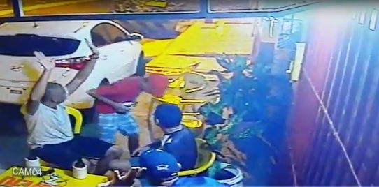 PM que reagiu a assalto e matou bandido está na UTI; vídeo mostra ação