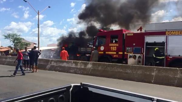 Caminhão pega fogo e BR 316 é parcialmente interditada
