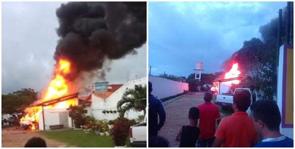 Micro-ônibus e van pegam fogo em garagem de pousada no Litoral do Piauí