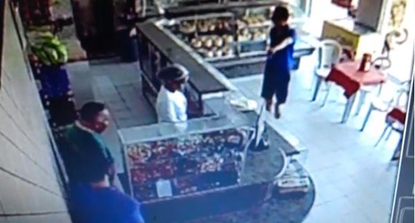 Assaltante invade panificadora e agride funcionária em Teresina