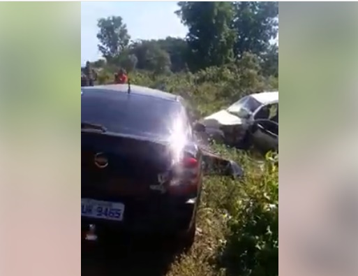 Colisão frontal deixa várias pessoas feridas na BR-343